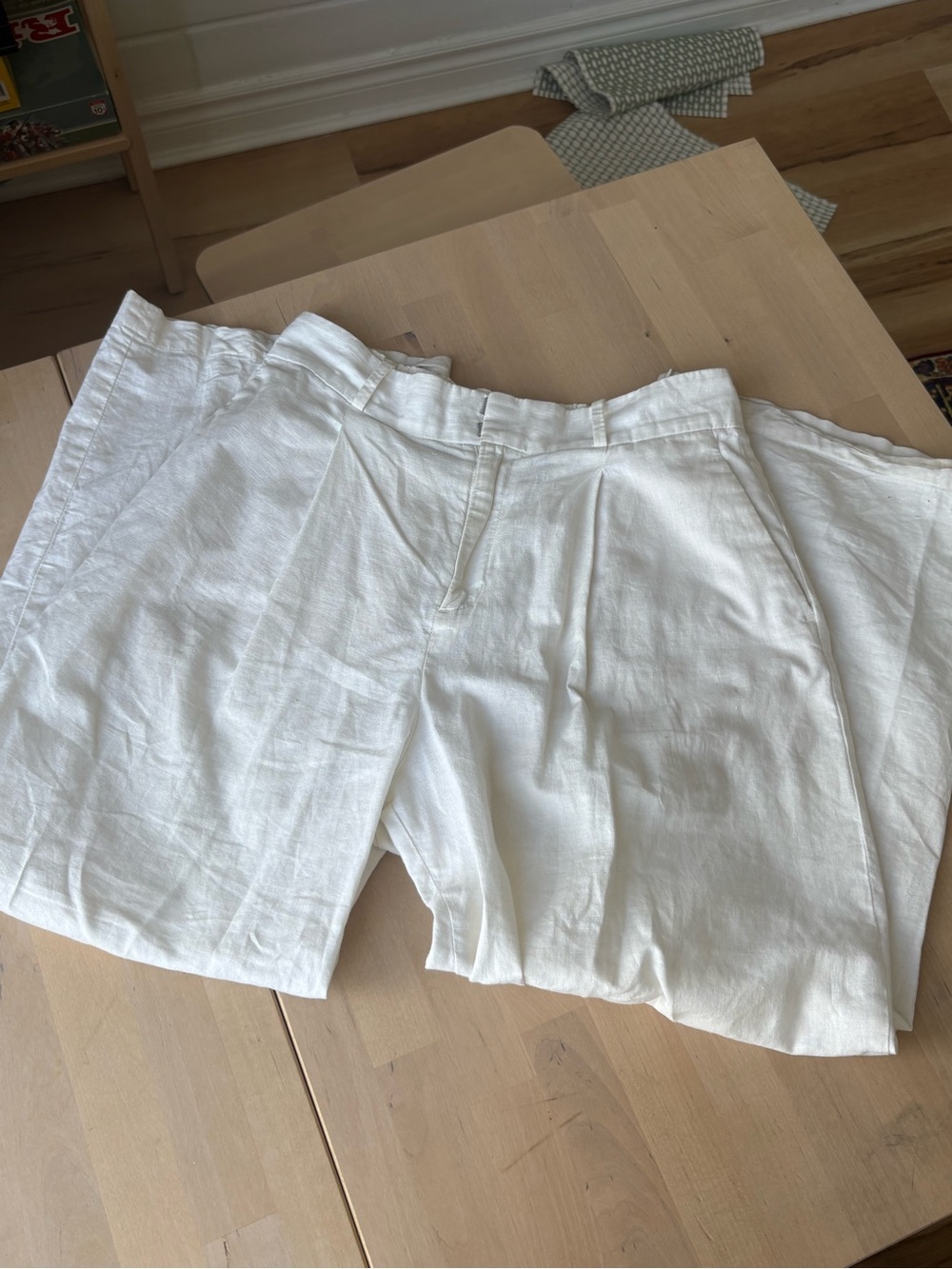 Uniqlo White Linen Pleated Chinos